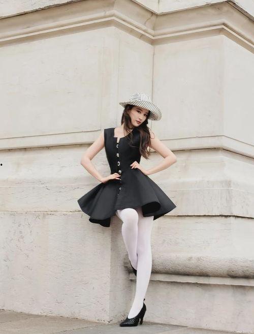 白丝明星  第2张