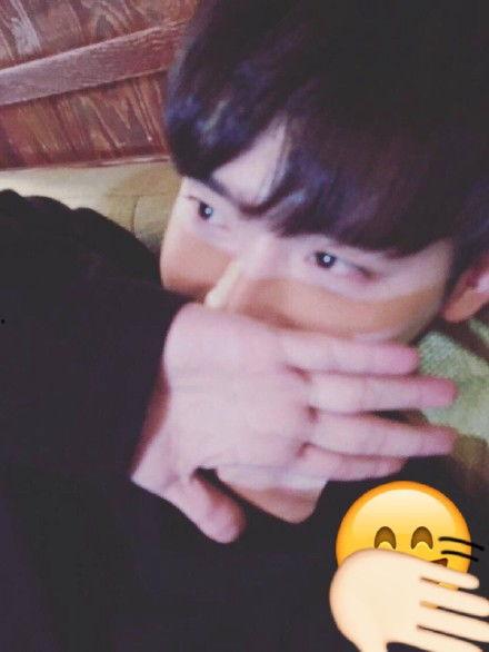 李钟硕的表情包,笑出腹肌的治愈系男神